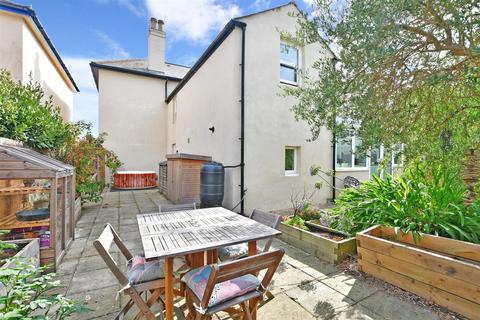 40 Albert Road, Hythe, CT21 6BT