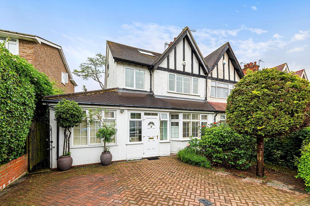 Fairfield Crescent, Edgware, Greater London. HA8 9AF 5 bed semi
