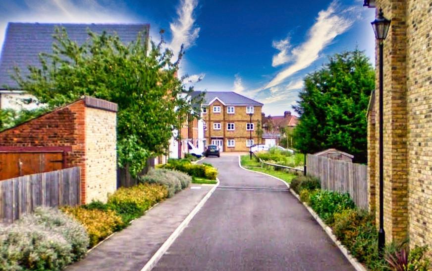 Off Hillview Cress, Redbridge, Ilford, Essex, Ilford, Essex, IG1 2 bed