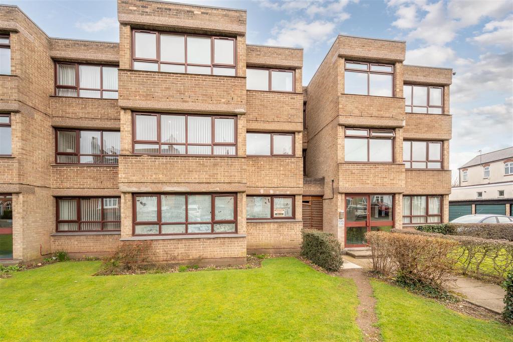 Serpentine Road, Harborne, Birmingham, B17 9RF 1 bed ground floor flat £795 pcm (£183 pw)
