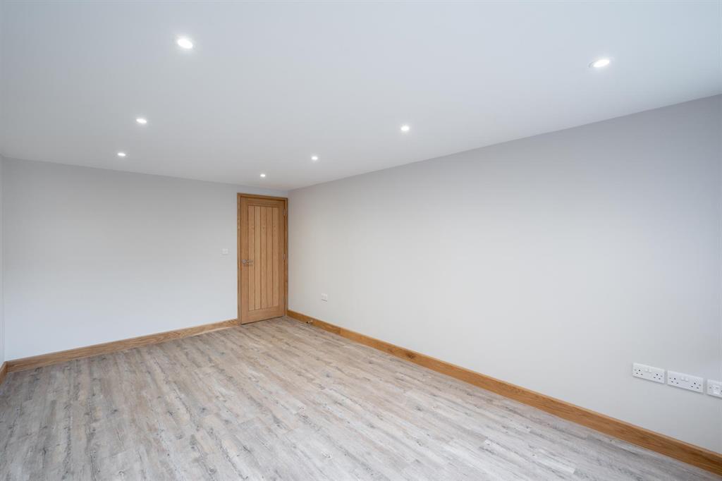 Serpentine Road, Harborne, Birmingham, B17 9RF 1 bed ground floor flat £795 pcm (£183 pw)