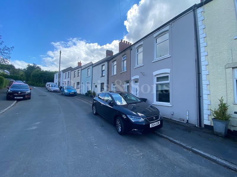 Bethesda Place, Rogerstone, Newport. NP10 9FF 2 bed terraced house £