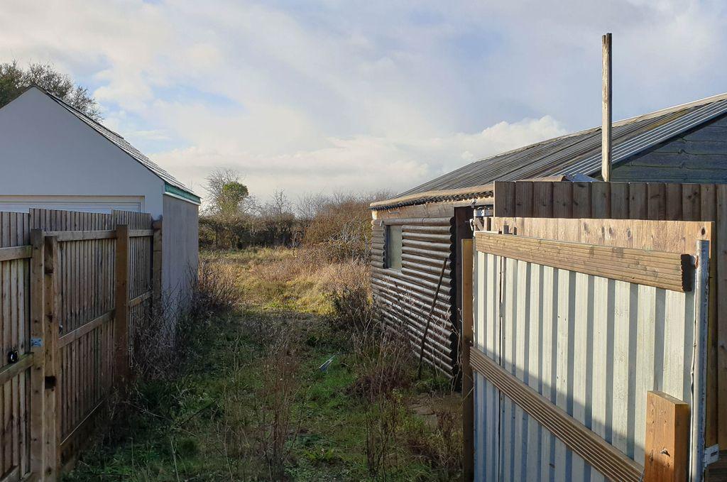Access to additional building plot