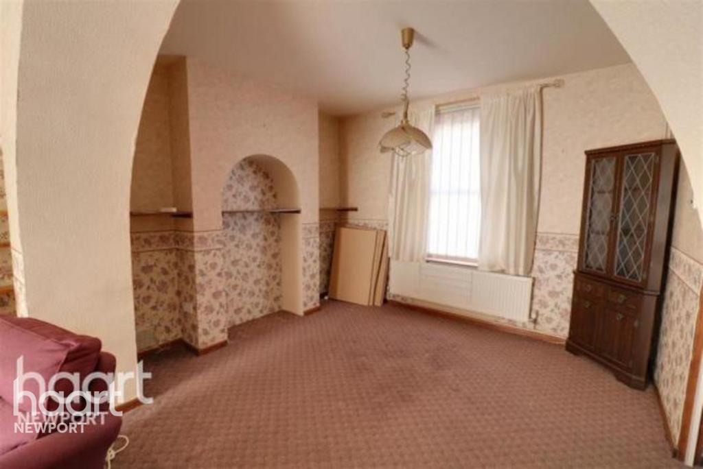 Albert Avenue, Newport 2 bed terraced house £140,000