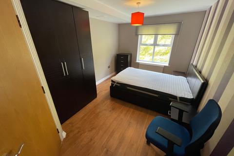 3 bedroom apartment to rent - Carisbrooke Road,  Leeds, LS16