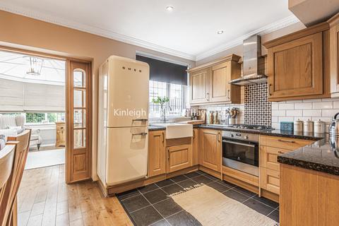 53 Winsford Road, London, SE6 4LT
