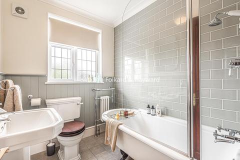 53 Winsford Road, London, SE6 4LT