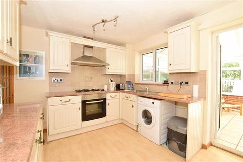 25 Pine Way, Folkestone, CT19 4QL