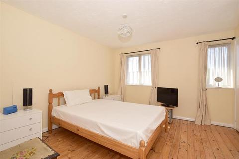 25 Pine Way, Folkestone, CT19 4QL