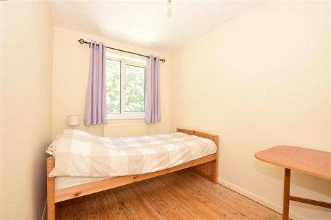 25 Pine Way, Folkestone, CT19 4QL