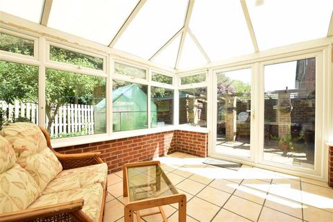 25 Pine Way, Folkestone, CT19 4QL