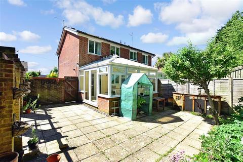 25 Pine Way, Folkestone, CT19 4QL