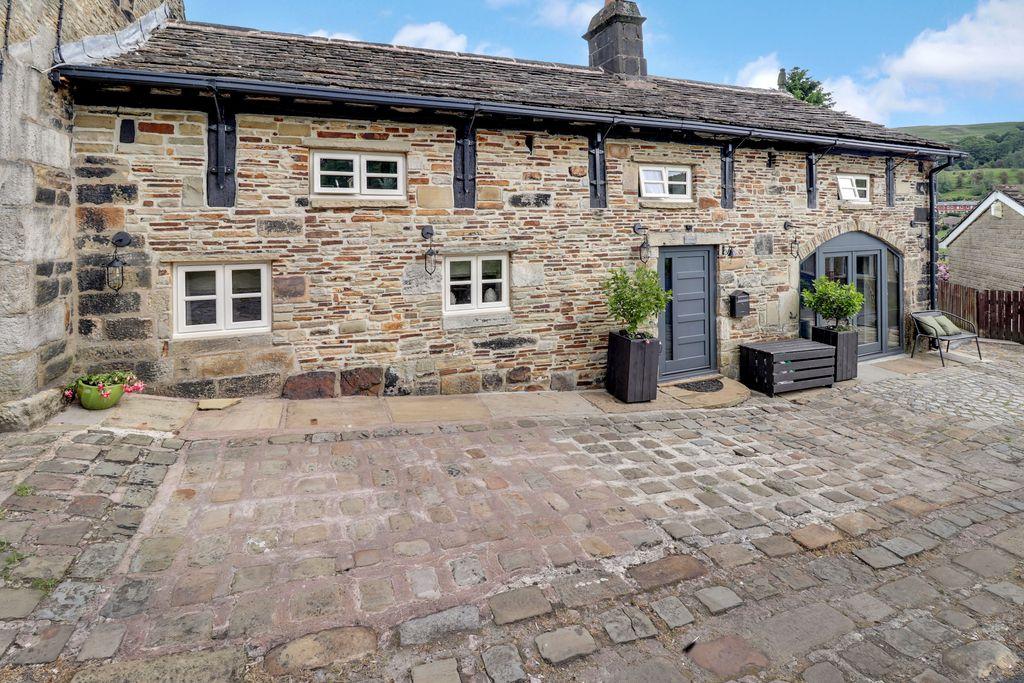 Inchfield Road, Todmorden OL14 7QW 2 bed semidetached house £280,000