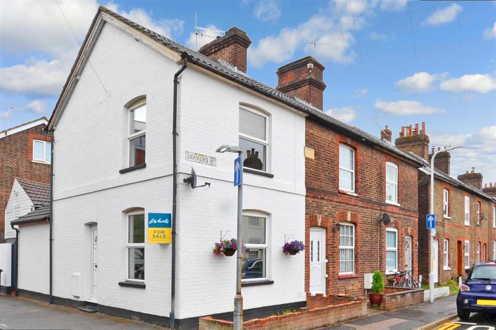 Danvers Road, Tonbridge, Kent 2 bed end of terrace house £325,000