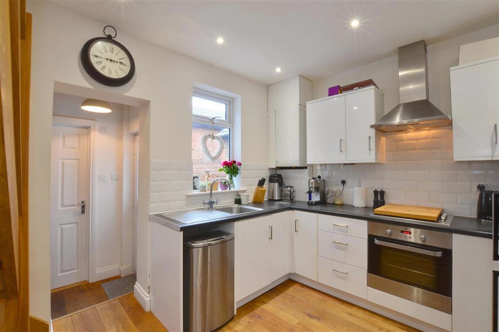Danvers Road, Tonbridge, Kent 2 bed end of terrace house £325,000