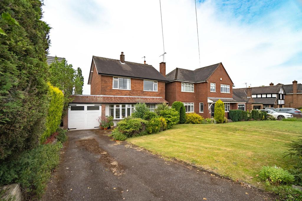 Sandyfields Road, Sedgley, DY3 3LA 3 bed detached house £330,000
