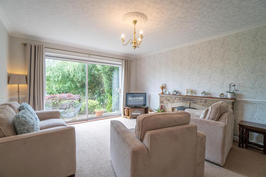 Sandyfields Road, Sedgley, DY3 3LA 3 bed detached house £330,000