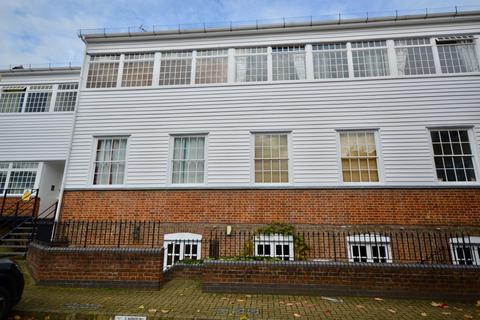 Studio to rent, Warners Mill, Silks Way, Braintree, CM7