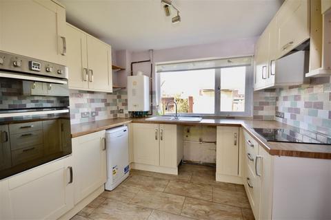 3 bedroom terraced house to rent, Cornel Close, Witham, CM8