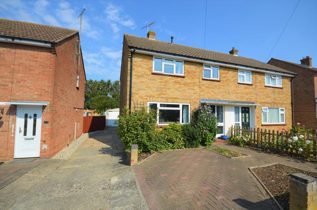 Edinburgh Gardens, Braintree, CM7 3 bed semidetached house £270,000