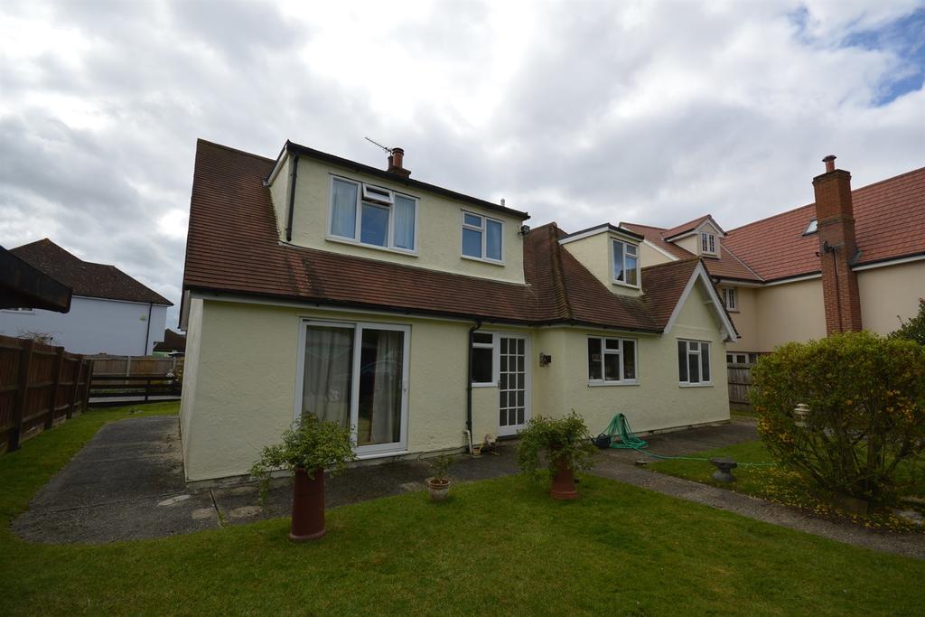 Queenborough Lane, Braintree, CM77 3 bed detached house £525,000
