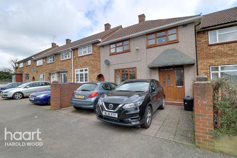 2 Barnstaple Path, Romford, RM3 7UL
