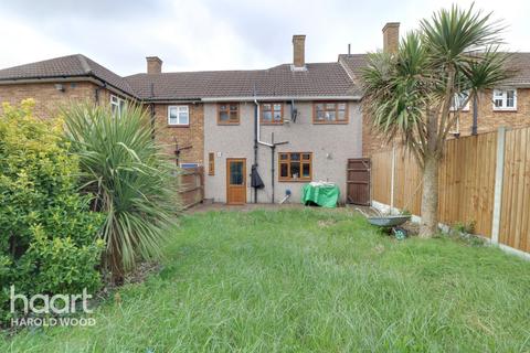 2 Barnstaple Path, Romford, RM3 7UL