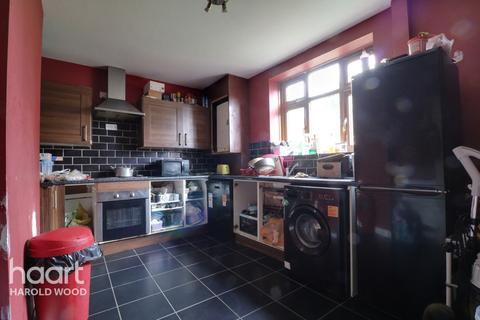 2 Barnstaple Path, Romford, RM3 7UL