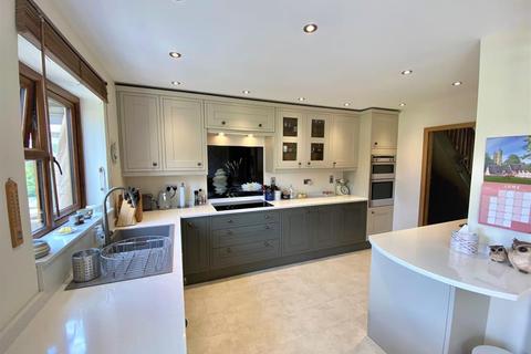 31 Hardings Drive, Dursley, GL11 4LP