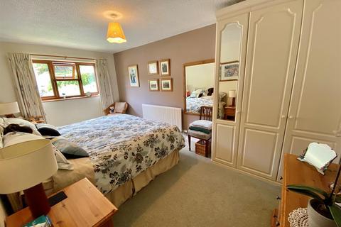31 Hardings Drive, Dursley, GL11 4LP