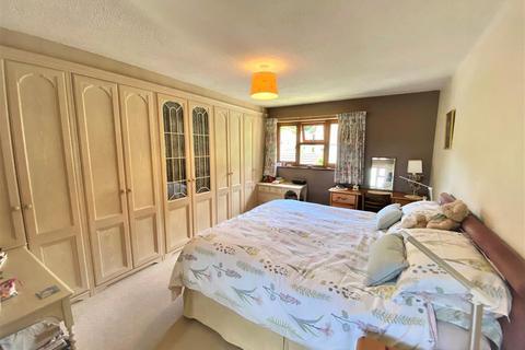 31 Hardings Drive, Dursley, GL11 4LP