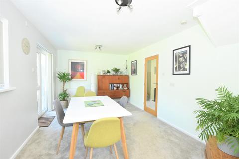 22 Bosvean Road, Shortlanesend, Truro, TR4 9DX