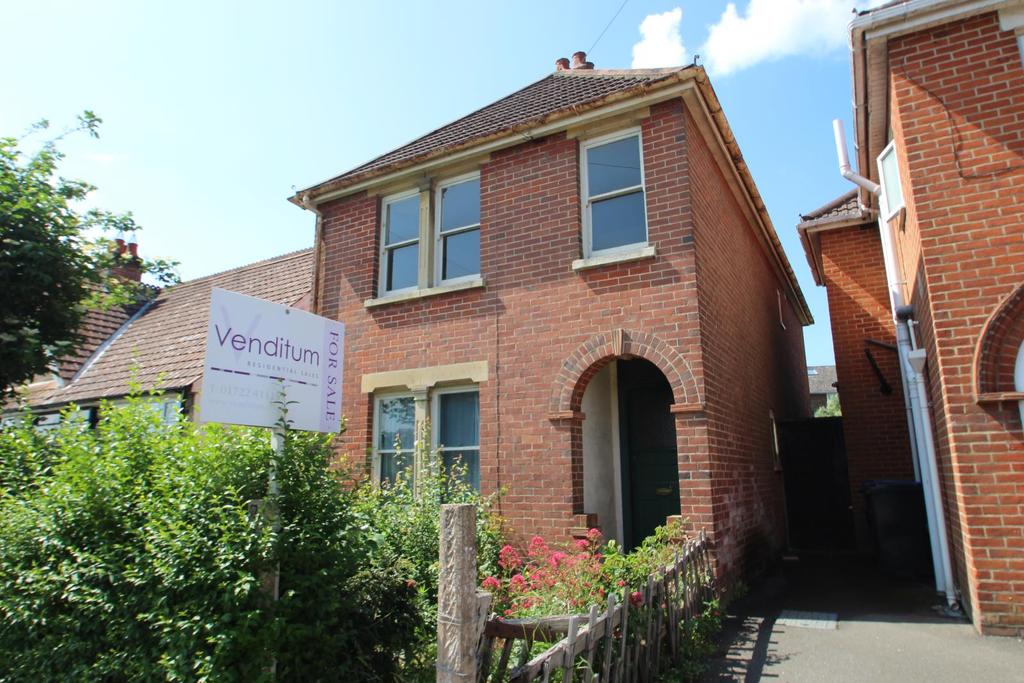 7 Burford Avenue, Salisbury, SP2 8AN 3 bed detached house £350,000