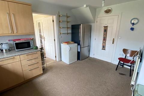 3 bedroom detached house to rent - Tregony Road, Orpington, Kent, BR6 9XD