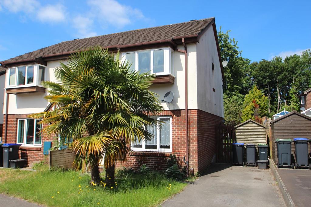 74 Montgomery Gardens, Salisbury, SP2 7UQ 3 bed semidetached house for