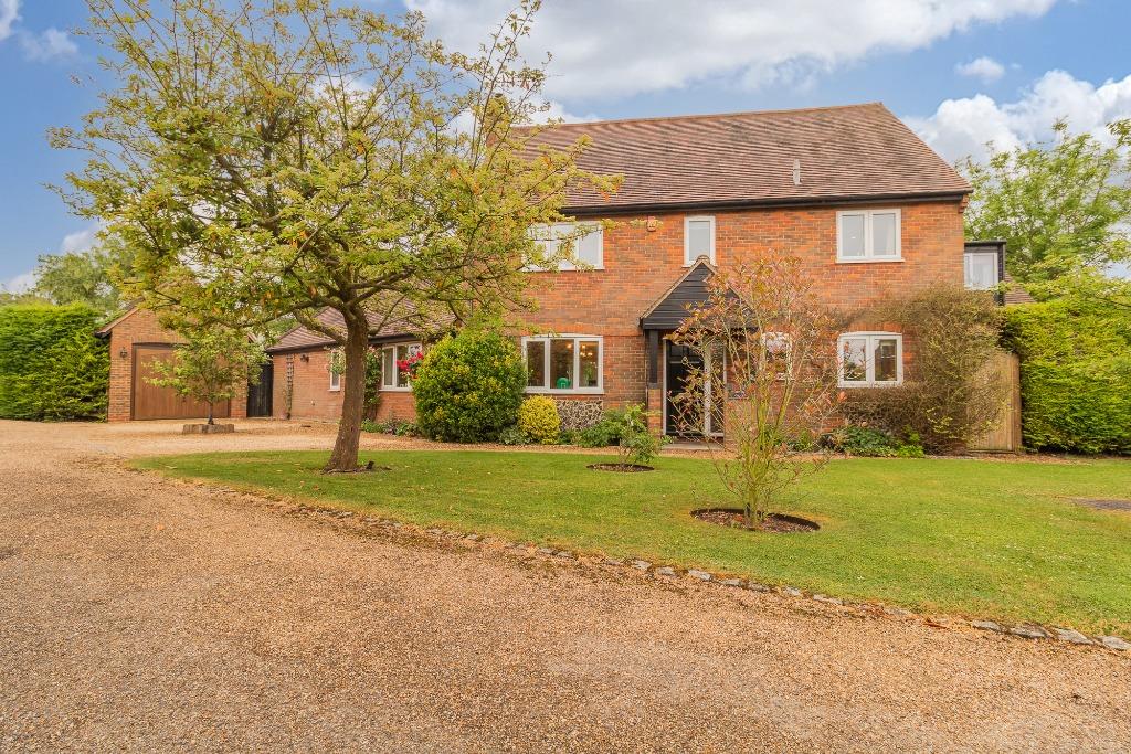 Springfield House 5 Old Manor Close, Askett, HP27 6 bed detached house