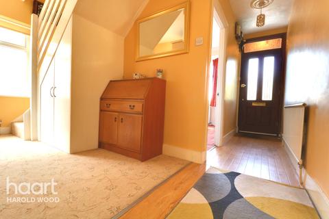 6 Shepherds Hill, Romford, RM3 0ND