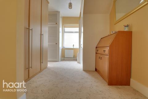 6 Shepherds Hill, Romford, RM3 0ND