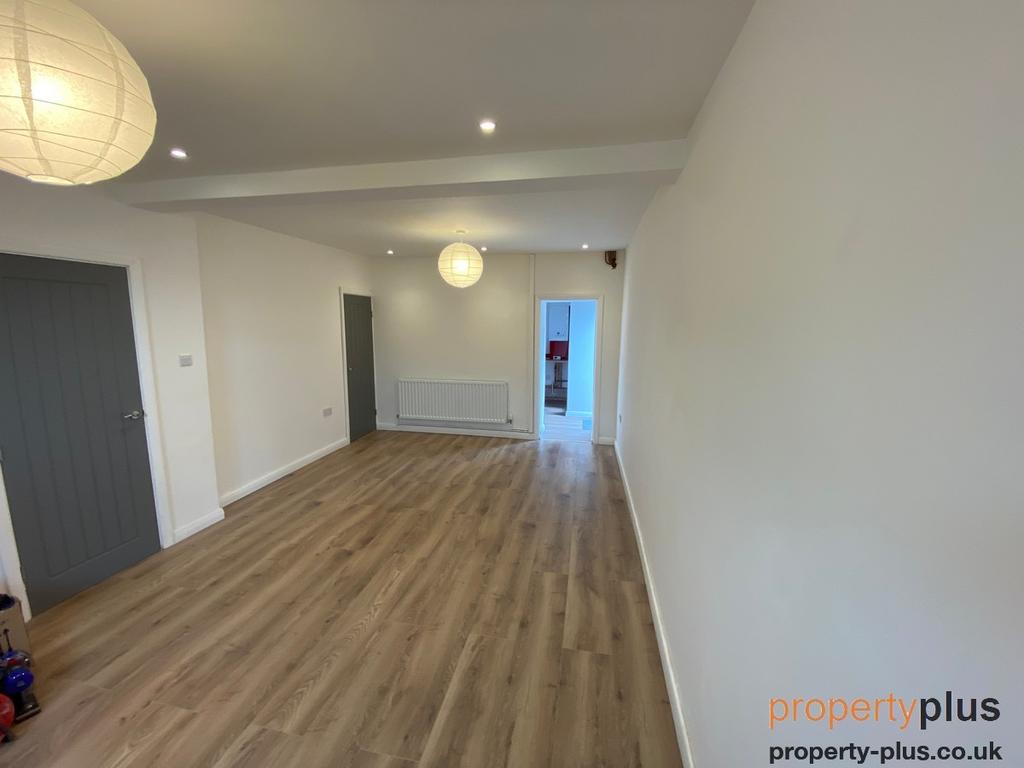 Park Street Tonypandy Tonypandy 3 bed end of terrace house £148,000