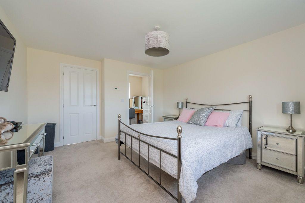 Master bedroom (w/ en-suite and dressing room)