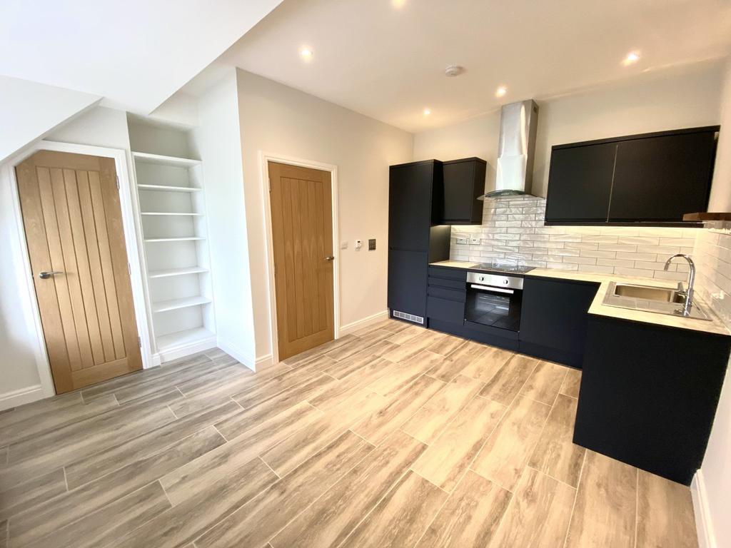 Lapwing Lane, West Didsbury... 2 bed apartment £1,100 pcm (£254 pw)