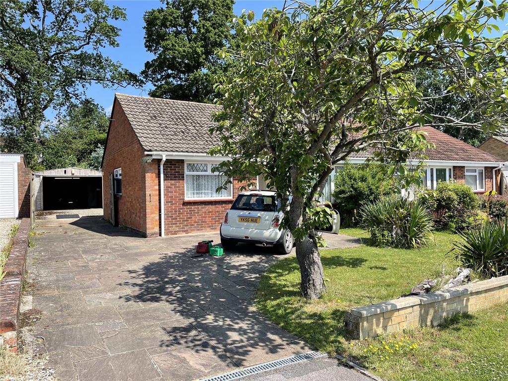Millers Road, Tadley, RG26 3 bed bungalow £325,000