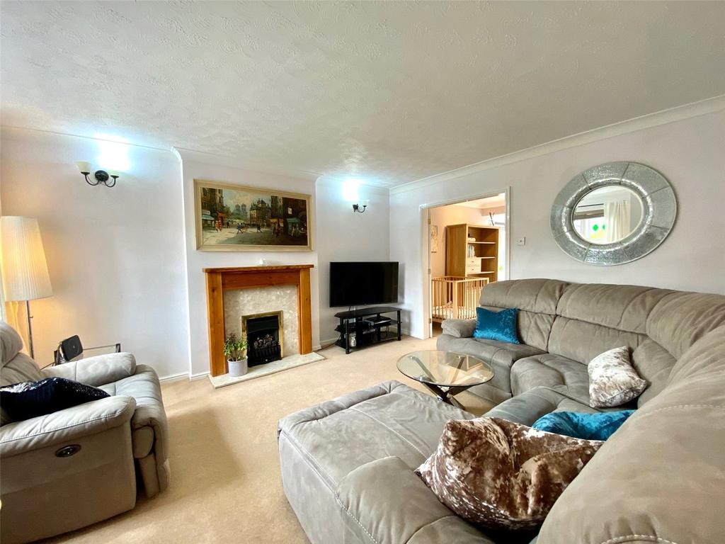Lavington Avenue, Cheadle, Stockport, SK8 4 bed detached house £420,000