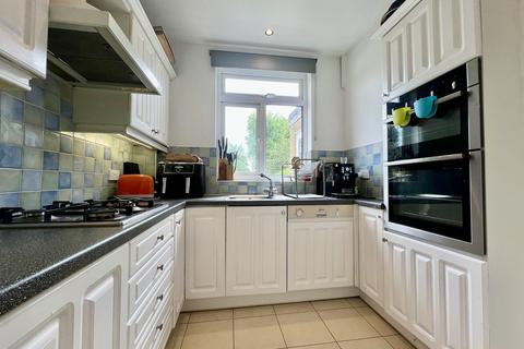 5 bedroom semi-detached house to rent, Boldmere Road, Pinner HA5