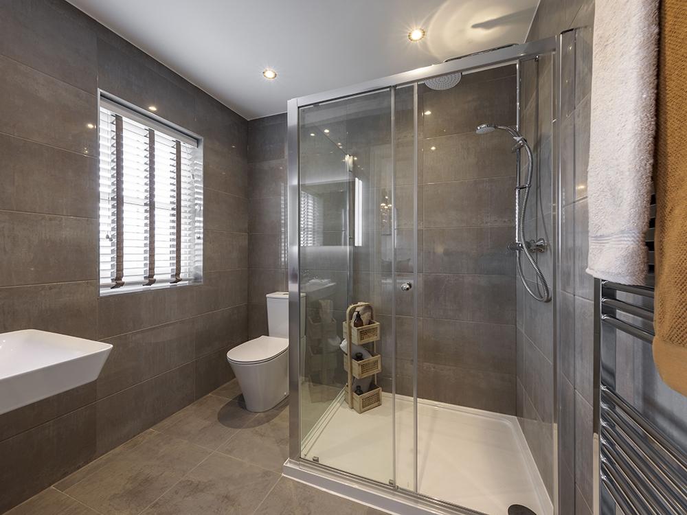 Ensuite to master bedroom