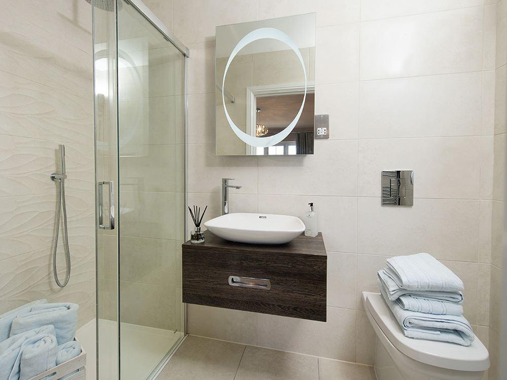 En suite to master bedroom