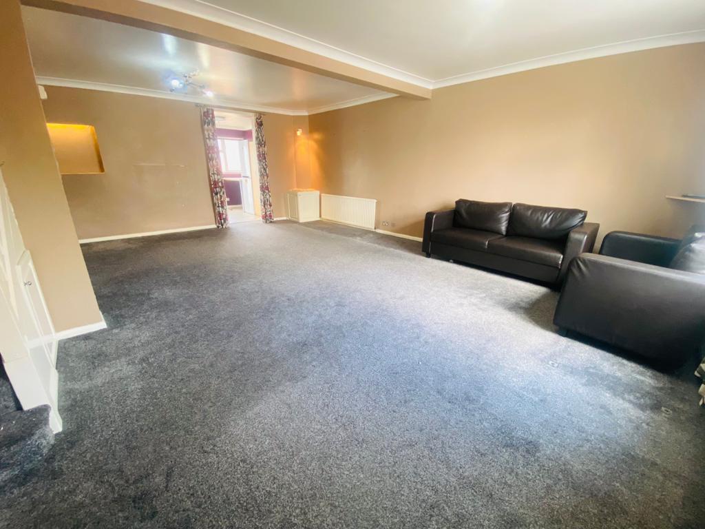 Yeading Lane, Hayes, Greater London, UB4 3 bed semidetached house £