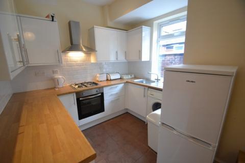 4 bedroom terraced house to rent, Deyne Avenue, Rusholme, Manchester.  M14 5SY