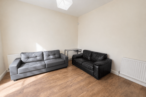 4 bedroom terraced house to rent, Deyne Avenue, Rusholme, Manchester.  M14 5SY