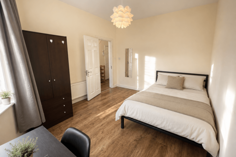 4 bedroom terraced house to rent, Deyne Avenue, Rusholme, Manchester.  M14 5SY